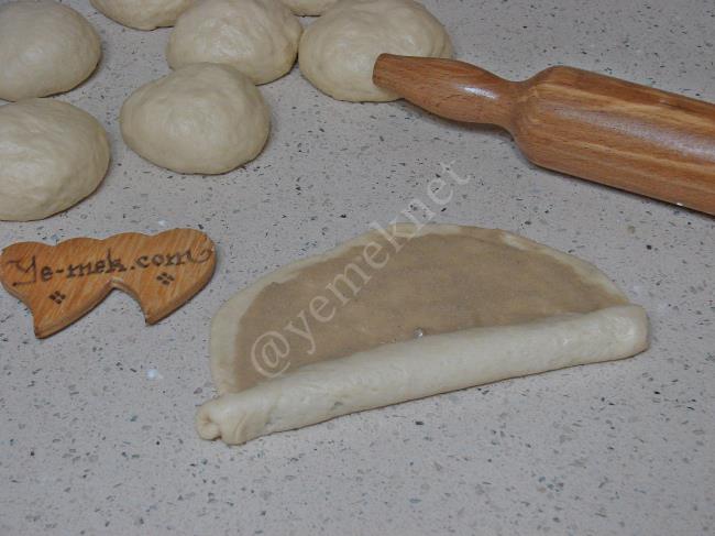 Tahinli Rulo Çörek - Yapılışı (10/20) 