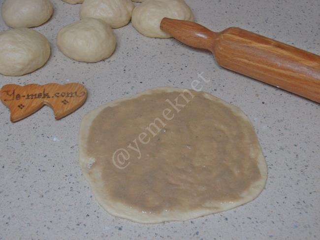 Tahinli Rulo Çörek - Yapılışı (9/20) 