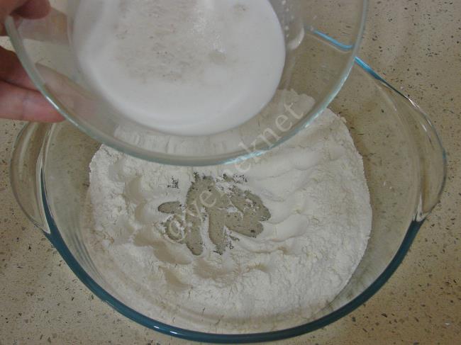 Damla Çikolatalı Poğaça - Yapılışı (3/16) 