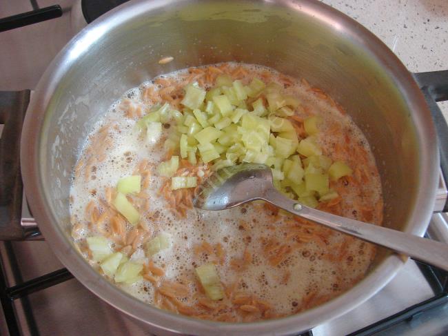 Domatesli Arpa Şehriye Pilavı - Yapılışı (4/12) 