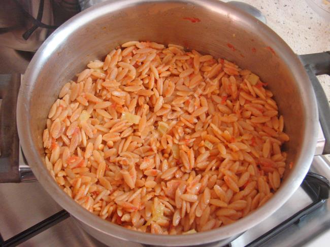 Domatesli Arpa Şehriye Pilavı - Yapılışı (9/12) 