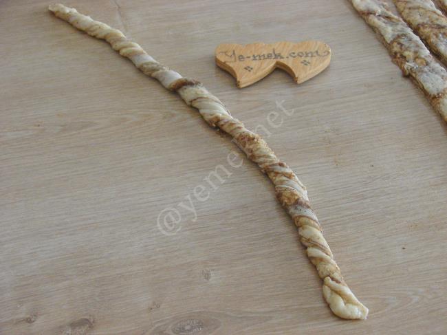 Haşhaşlı Cevizli Burma Çörek - Yapılışı (13/24) 