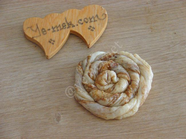 Haşhaşlı Cevizli Burma Çörek - Yapılışı (14/24) 