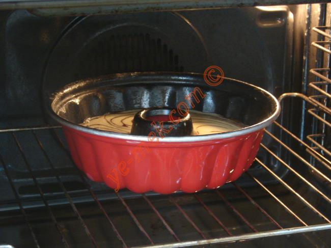 İki Renkli Sodalı Kek - Yapılışı (12/16) 