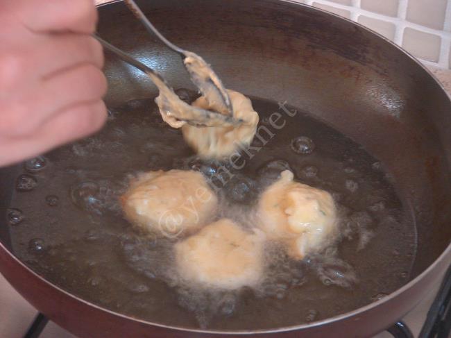 Kahvaltılık Peynirli Lokma - Yapılışı (7/12) 