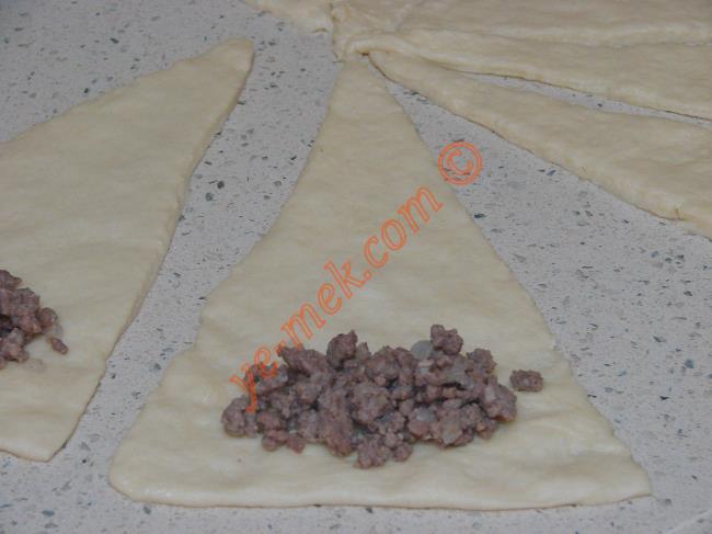 Kıymalı Katmer Poğaça - Yapılışı (11/16) 