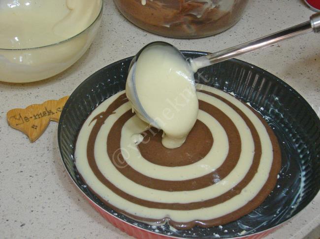 Kolay Zebra Kek - Yapılışı (13/20) 