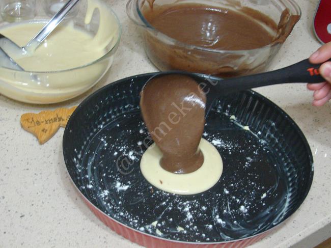 Kolay Zebra Kek - Yapılışı (9/20) 