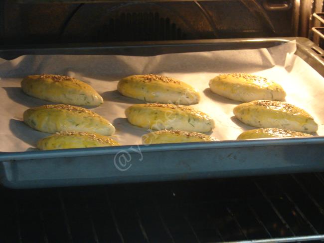 Peynirli Dereotlu Pastane Poğaçası - Yapılışı (17/20) 