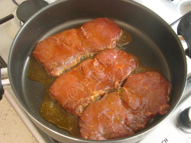 Tavada Salça Soslu Et - Yapılışı (6/12) 