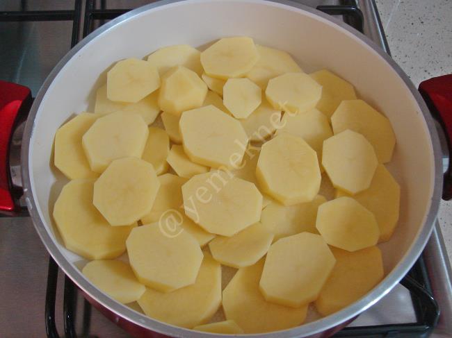 Tencerede Köfteli Patates Yemeği - Yapılışı (5/12) 