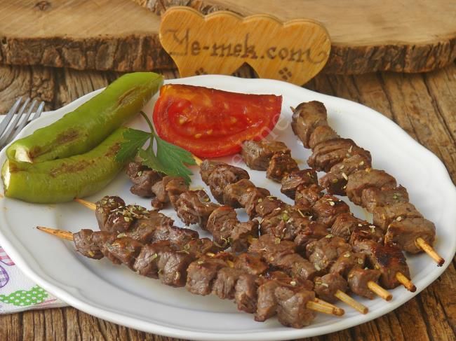 evde terbiyeli kolay sis kebap yemek tarifleri adim adim resimli anlatim