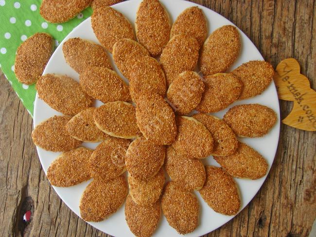 Ağızda Dağılan Tuzlu Kurabiye Tarifi, Nasıl Yapılır? (Resimli) Yemek