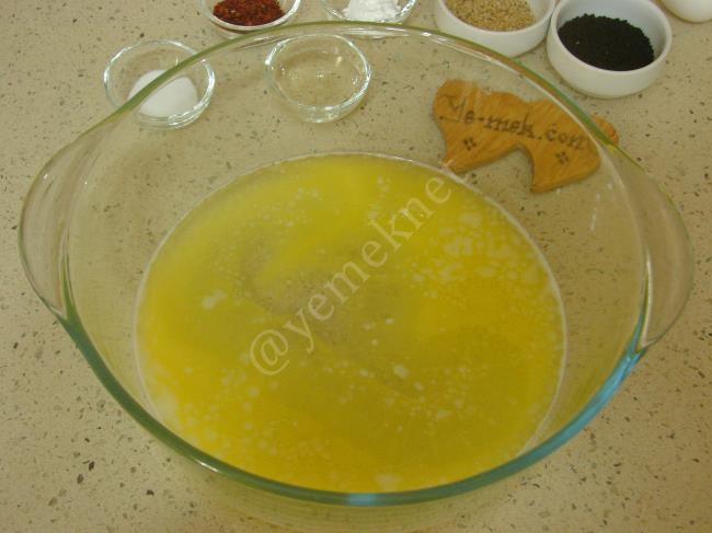 Baharatlı Tuzlu Kurabiye - Yapılışı (2/16) 