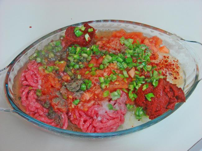 Ekmek Üstü Lahmacun - Yapılışı (3/12) 