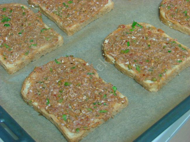 Ekmek Üstü Lahmacun - Yapılışı (6/12) 