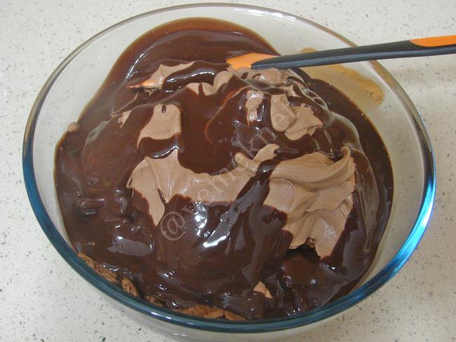 Halleyli Bisküvili Pasta - Yapılışı (8/16) 