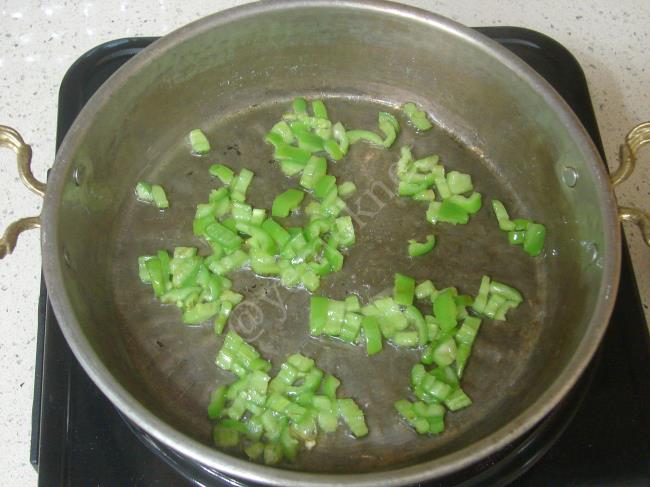 Kahvaltılık Sucuklu Mantarlı Yumurta - Yapılışı (2/12) 