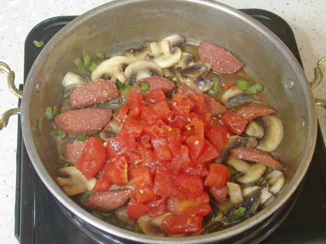 Kahvaltılık Sucuklu Mantarlı Yumurta - Yapılışı (6/12) 