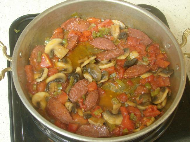 Kahvaltılık Sucuklu Mantarlı Yumurta - Yapılışı (8/12) 