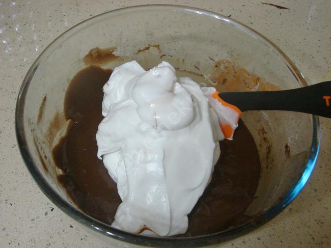 Nutellalı Pamuk Kek - Yapılışı (7/12) 