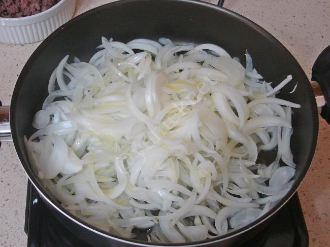 Soğanlı Yumurtalı Mıhlama - Yapılışı (2/16) 