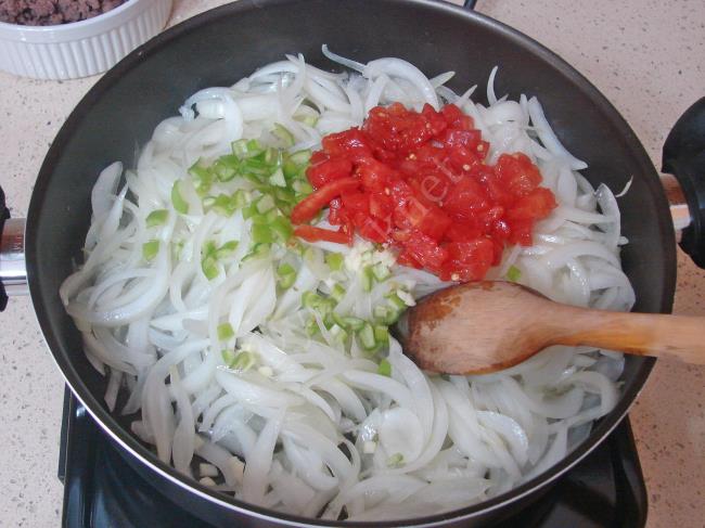 Soğanlı Yumurtalı Mıhlama - Yapılışı (3/16) 