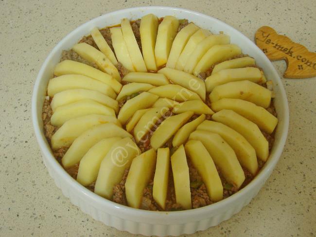 Fırında Kıymalı Patates Dizmesi - Yapılışı (10/24) 