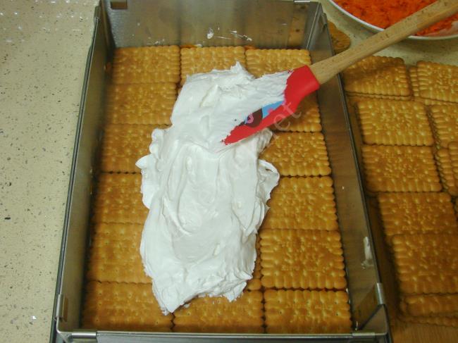 Havuçlu Bisküvili Yaş Pasta - Yapılışı (10/24) 