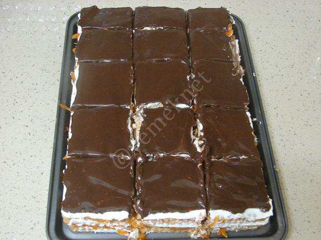 Havuçlu Bisküvili Yaş Pasta - Yapılışı (18/24) 