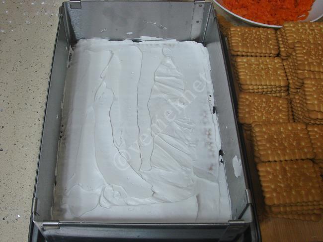 Havuçlu Bisküvili Yaş Pasta - Yapılışı (7/24) 