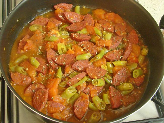 Kahvaltılık Sucuk Kavurması - Yapılışı (5/8) 