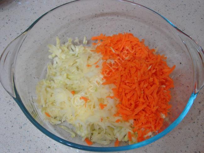 Karışık Sebzeli Mücver - Yapılışı (3/12) 