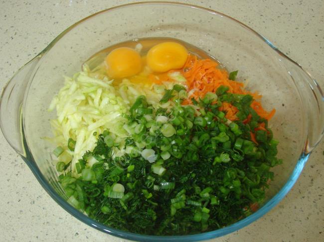 Karışık Sebzeli Mücver - Yapılışı (4/12) 