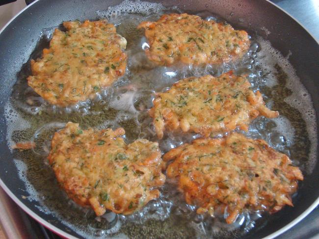 Karışık Sebzeli Mücver - Yapılışı (8/12) 