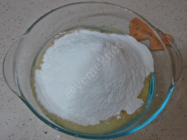 Mayalı Yoğurtlu Poğaça - Yapılışı (4/20) 