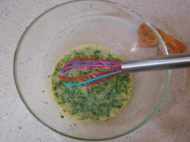 Maydanozlu Dereotlu Omlet - Yapılışı (4/12) 