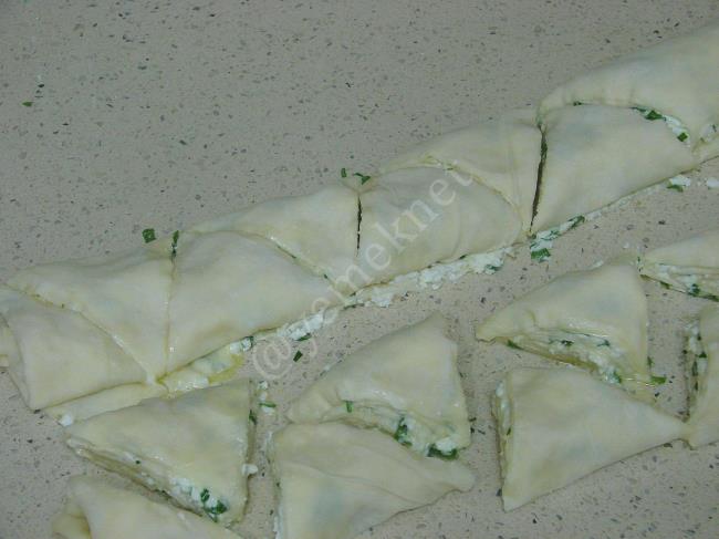 Peynirli Çıtır Üçgen Börek - Yapılışı (12/20) 