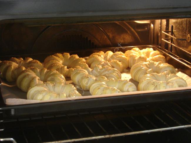 Şeritli Çiçek Poğaça - Yapılışı (17/20) 