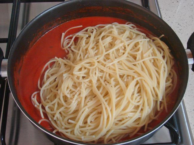 Domatesli Fırın Makarna - Yapılışı (7/20) 