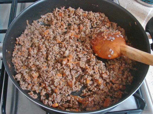 Beşamel Soslu Kıymalı Makarna - Yapılışı (3/20) 