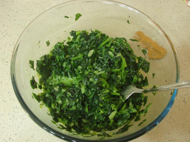 Hamursuz Ispanak Böreği - Yapılışı (8/16) 