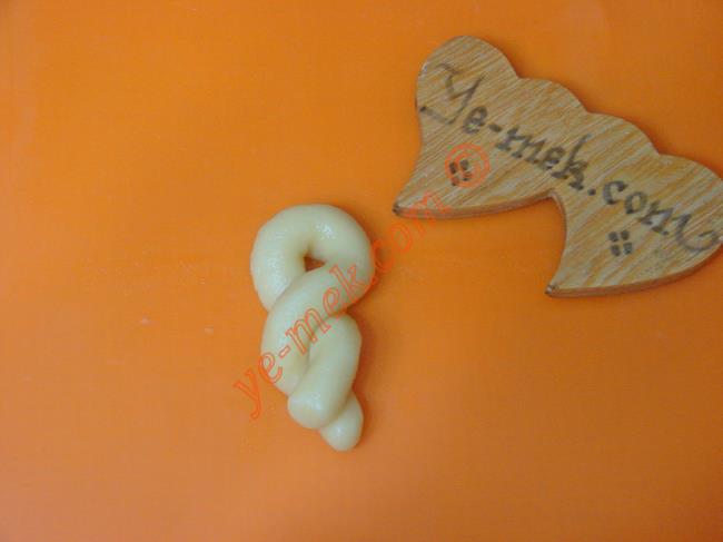 Nişastalı Tuzlu Kurabiye - Yapılışı (7/12) 