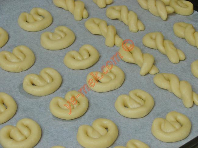 Nişastalı Tuzlu Kurabiye - Yapılışı (8/12) 