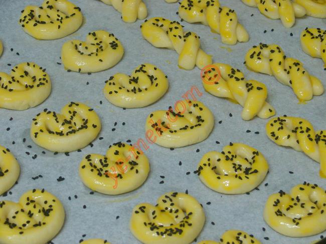 Nişastalı Tuzlu Kurabiye - Yapılışı (9/12) 