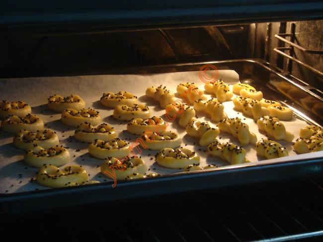 Nişastalı Tuzlu Kurabiye - Yapılışı (10/12) 