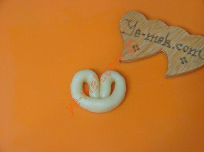 Nişastalı Tuzlu Kurabiye - Yapılışı (6/12) 