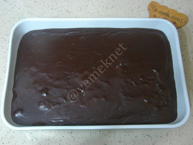 Pudingli Bisküvili İrmik Tatlısı - Yapılışı (12/16) 