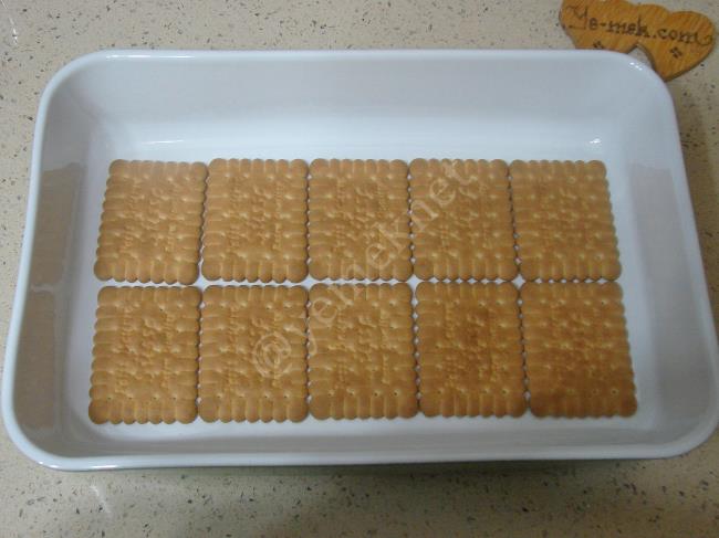 Pudingli Bisküvili İrmik Tatlısı - Yapılışı (5/16) 