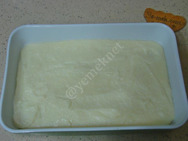 Pudingli Bisküvili İrmik Tatlısı - Yapılışı (6/16) 